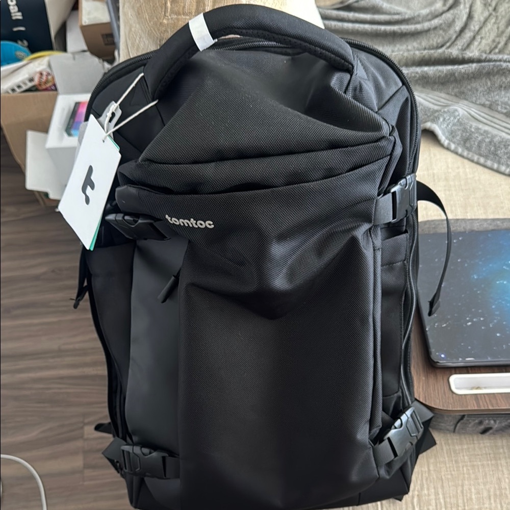 Black Men's Backpack (tomtoc)